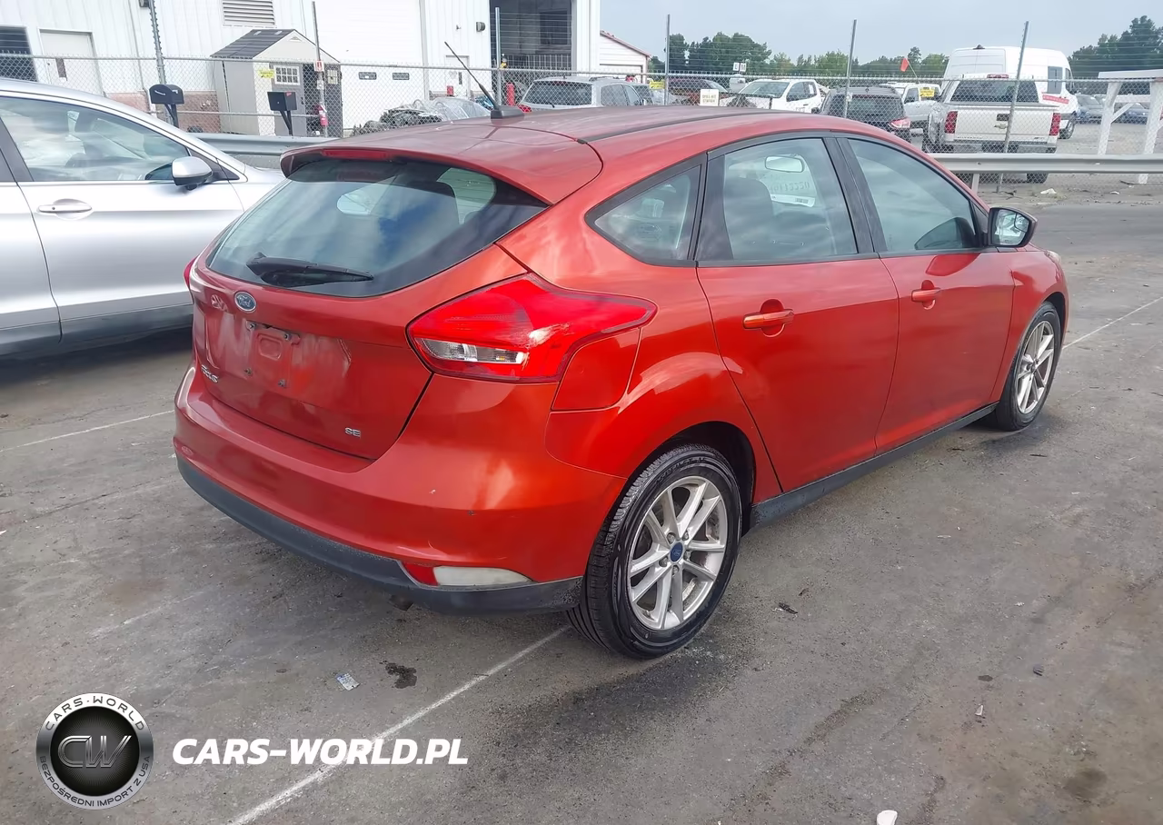 2018 Ford Focus Se VIN:1FADP3K26JL307417 - 4