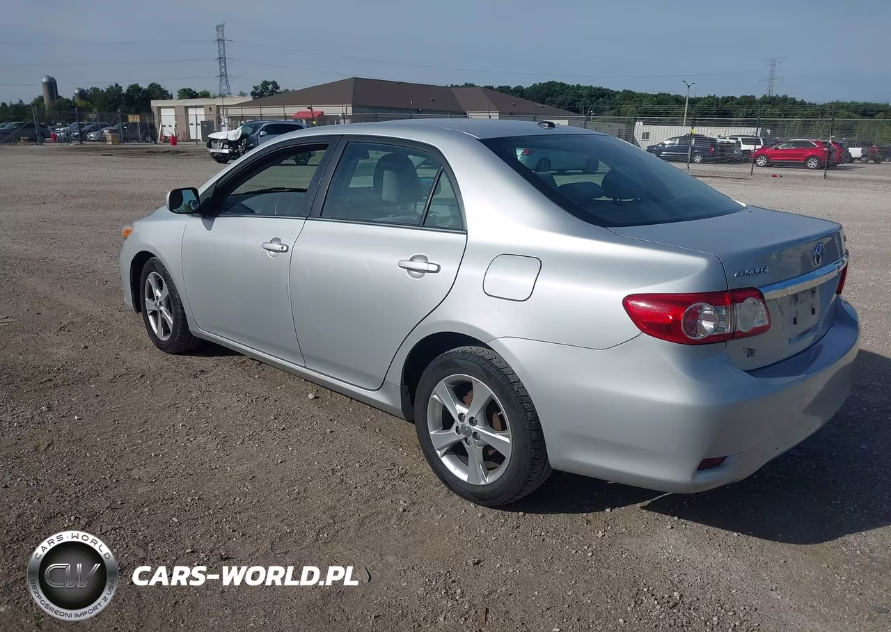 2013 Toyota Corolla Le VIN:2T1BU4EE7DC995817 - 3