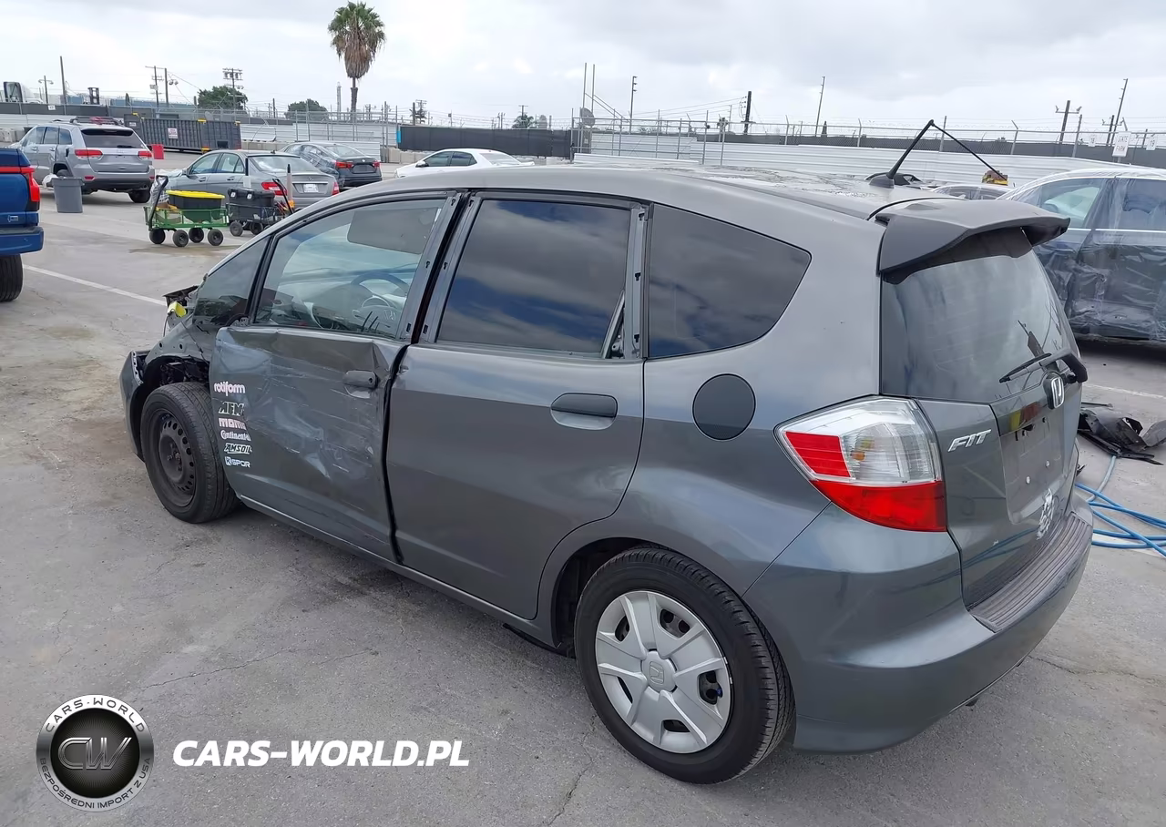 2013 Honda Fit VIN:JHMGE8H31DC026574 - 3