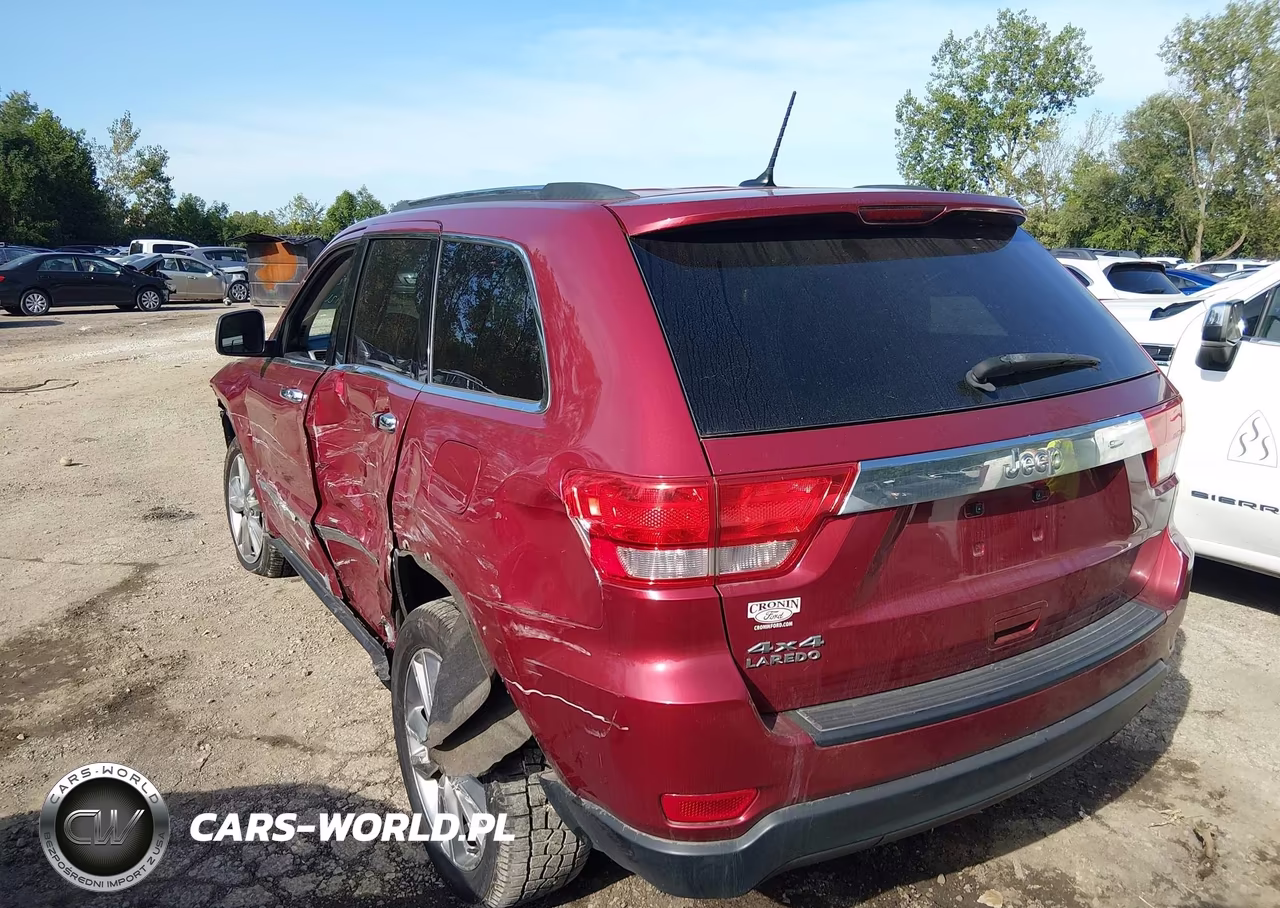 2013 Jeep Grand Cherokee Laredo VIN:1C4RJFAG1DC506587 - 3