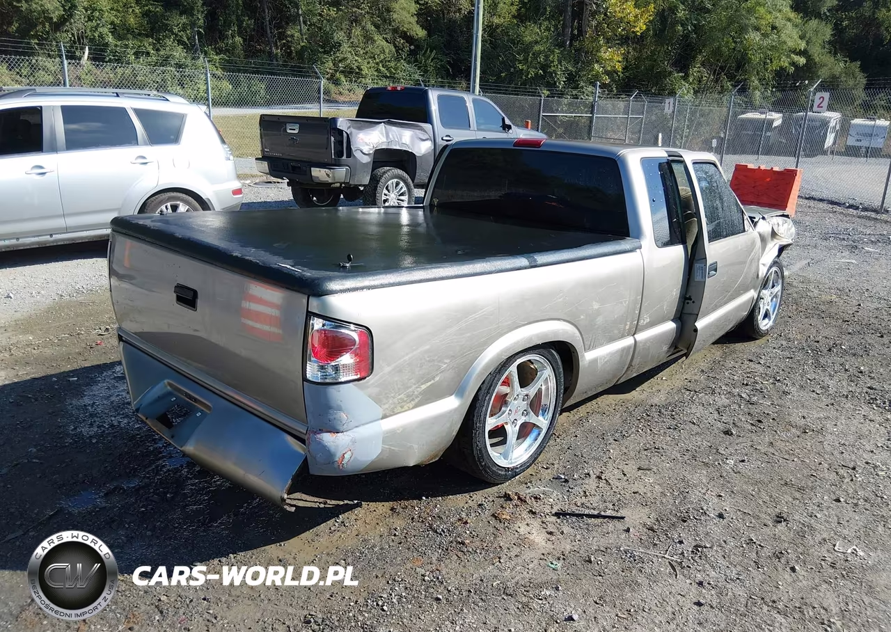 2000 Chevrolet S-10 Ls VIN:1GCCS19W3YK300216 - 4