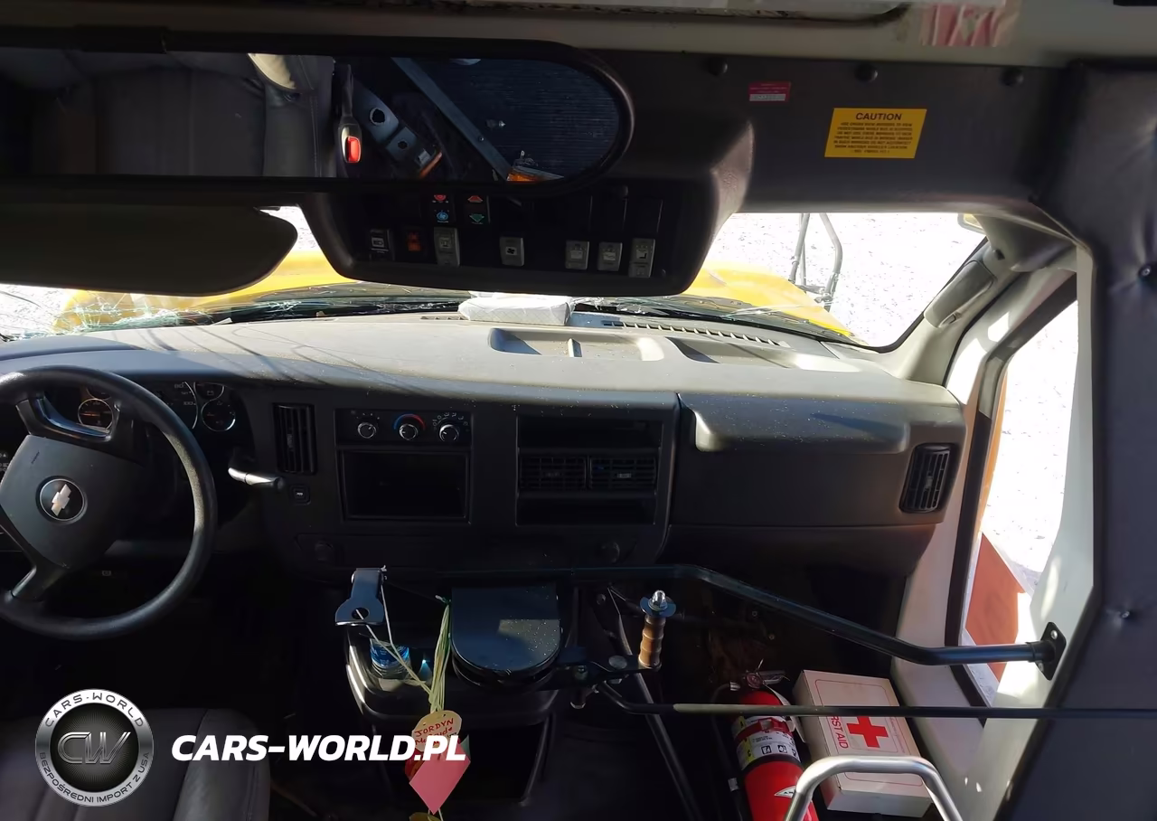 2009 Chevrolet Express Cutaway Work Van VIN:1GBJG31K591115089 - 12