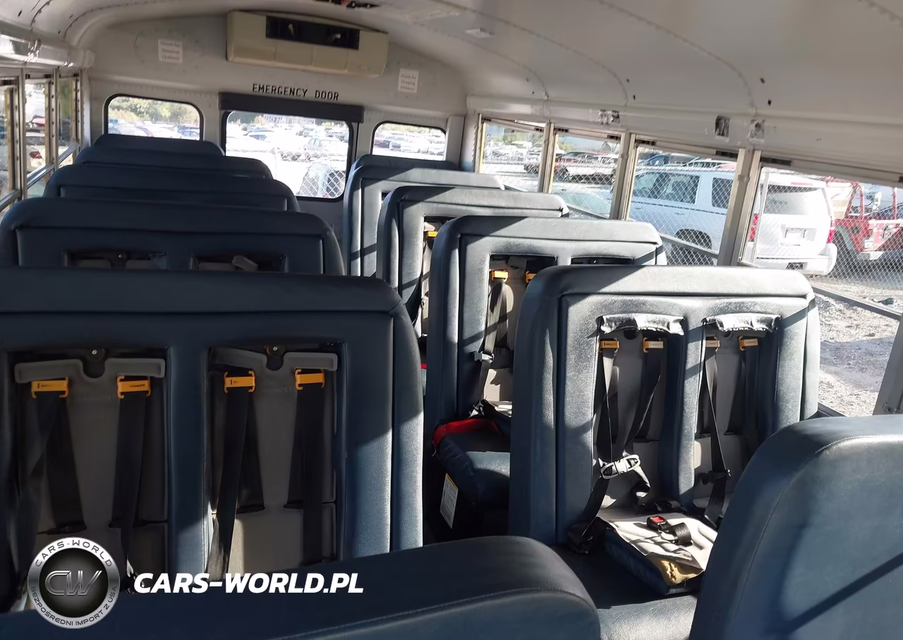 2009 Chevrolet Express Cutaway Work Van VIN:1GBJG31K591115089 - 6