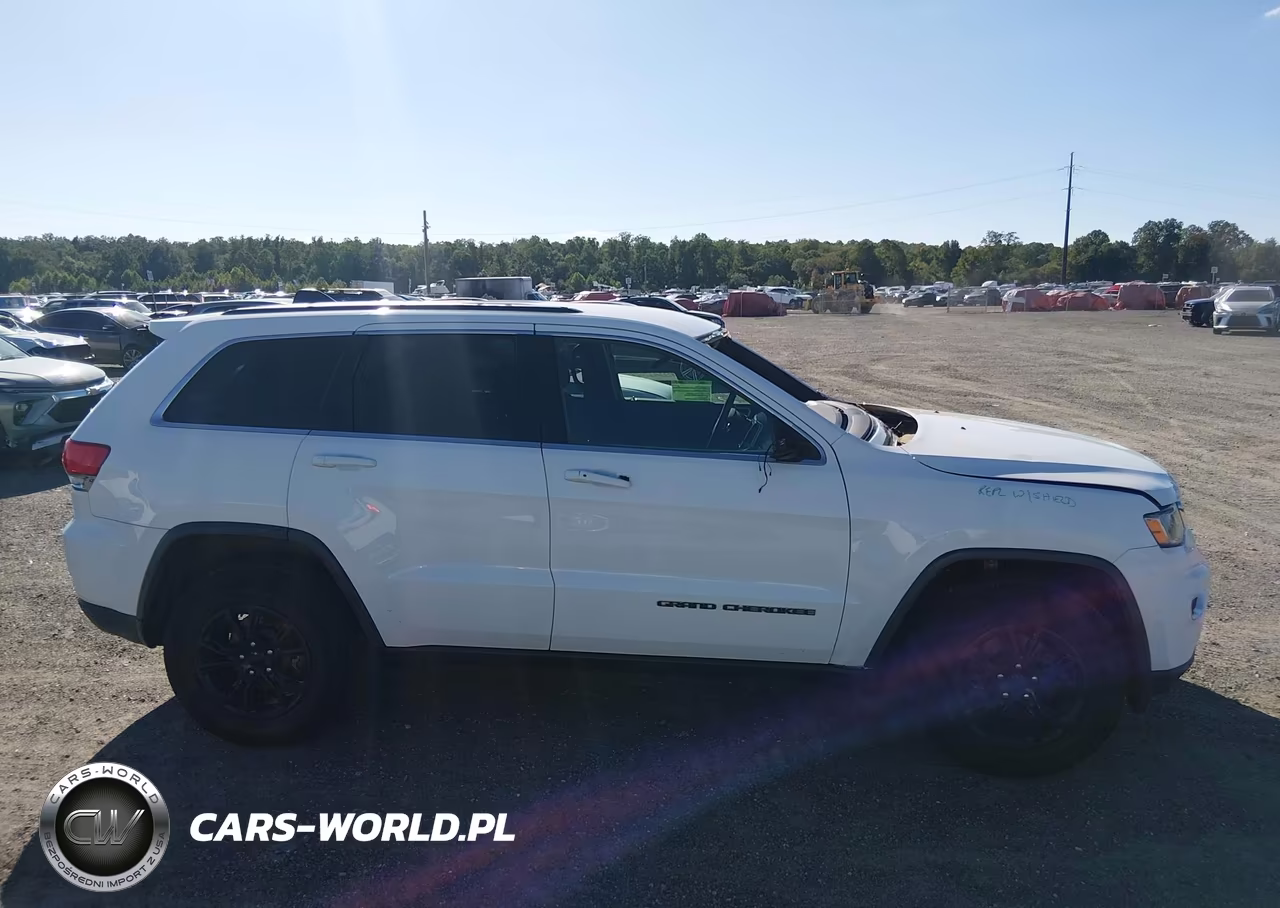 2017 Jeep Grand Cherokee Laredo 4X4 VIN:1C4RJFAG0HC773161 - 14