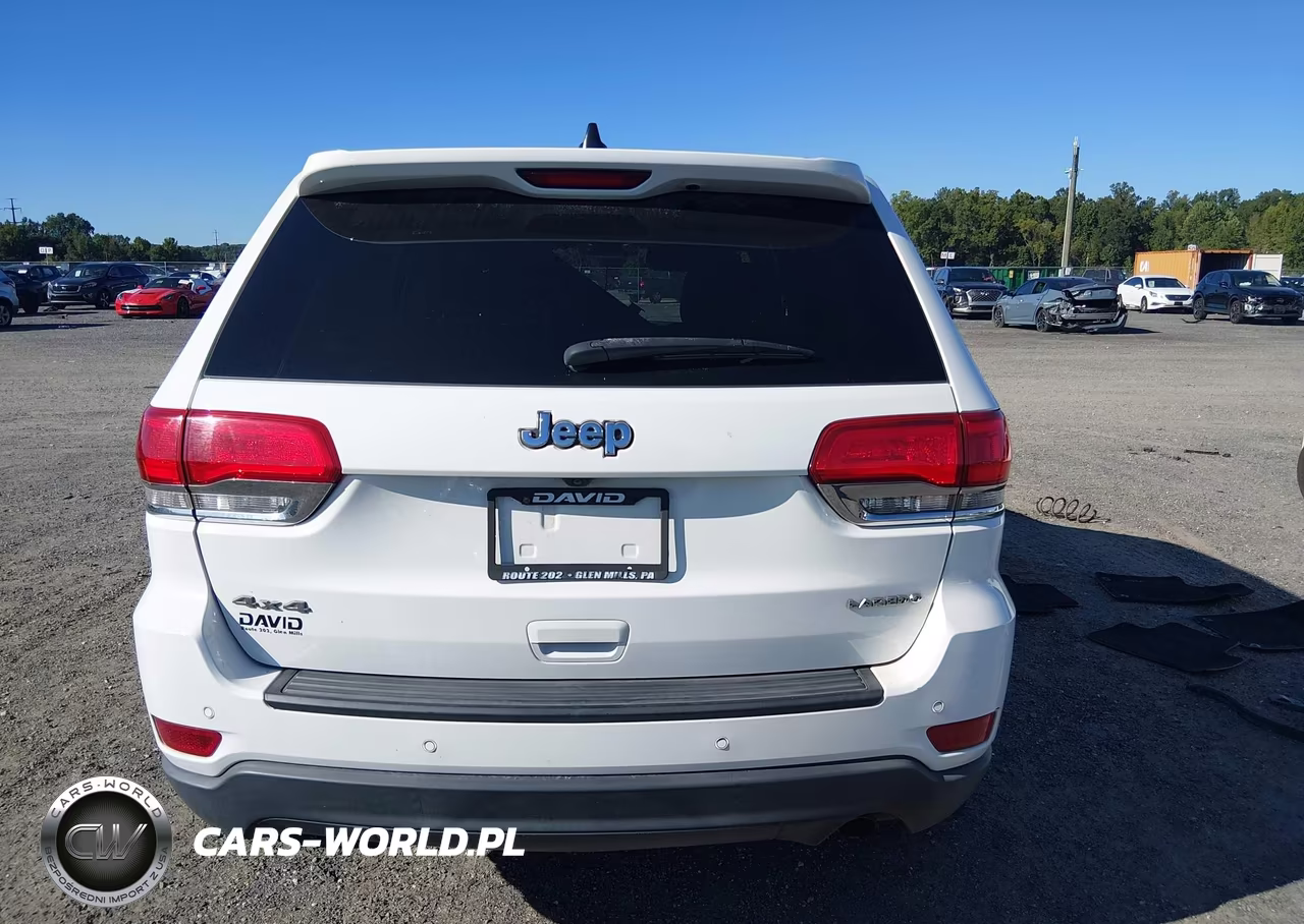 2017 Jeep Grand Cherokee Laredo 4X4 VIN:1C4RJFAG0HC773161 - 17