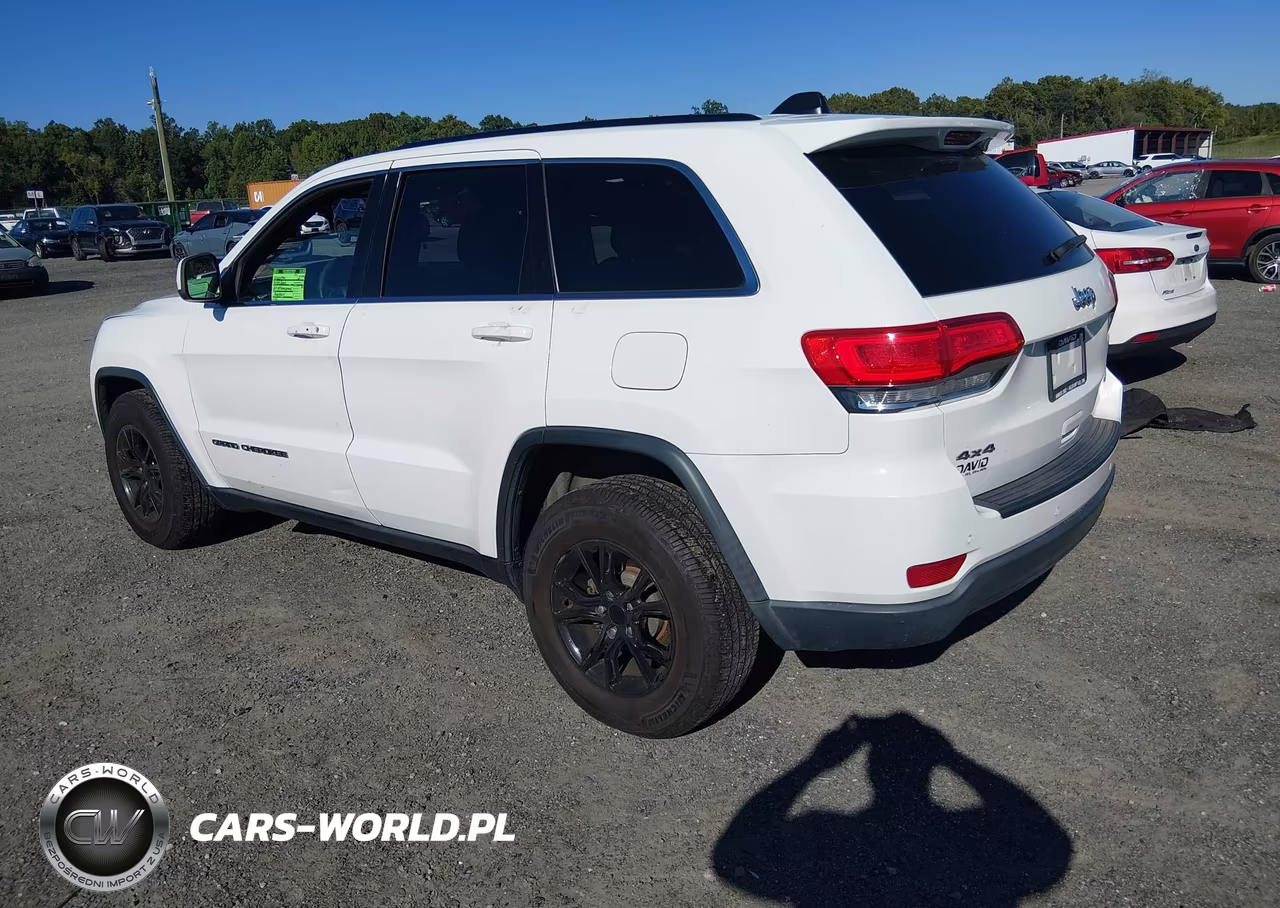 2017 Jeep Grand Cherokee Laredo 4X4 VIN:1C4RJFAG0HC773161 - 3