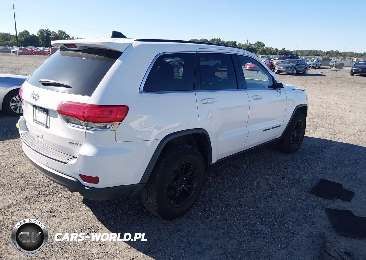 2017 Jeep Grand Cherokee Laredo 4X4 VIN:1C4RJFAG0HC773161 - 4