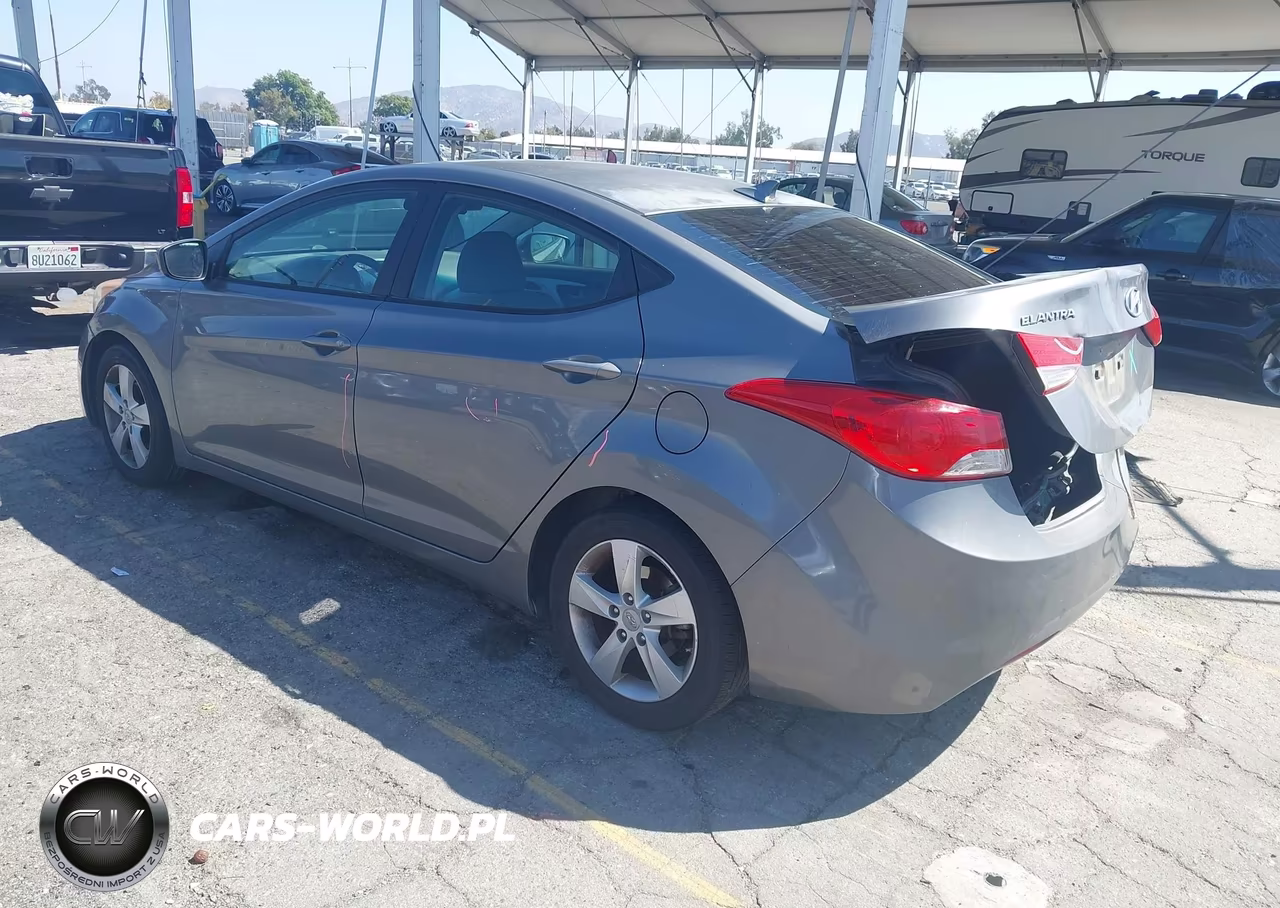 2013 Hyundai Elantra Gls VIN:5NPDH4AE3DH347357 - 3
