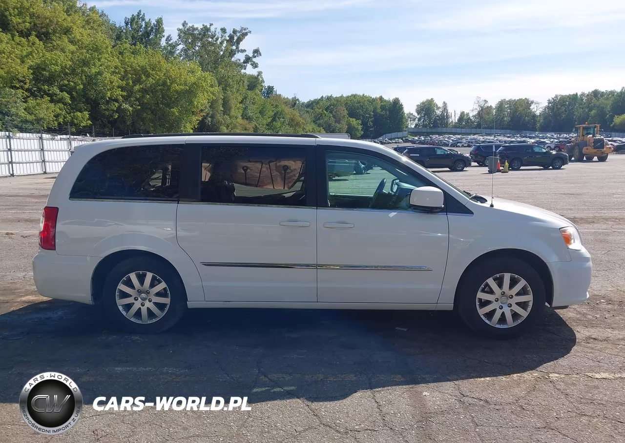 2016 Chrysler Town & Country Touring VIN:2C4RC1BG1GR206149 - 13
