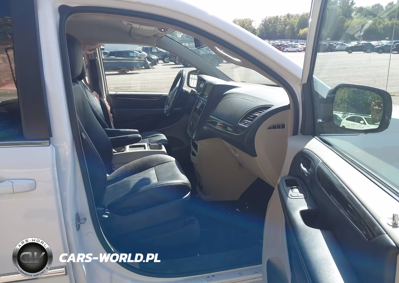 2016 Chrysler Town & Country Touring VIN:2C4RC1BG1GR206149 - 5