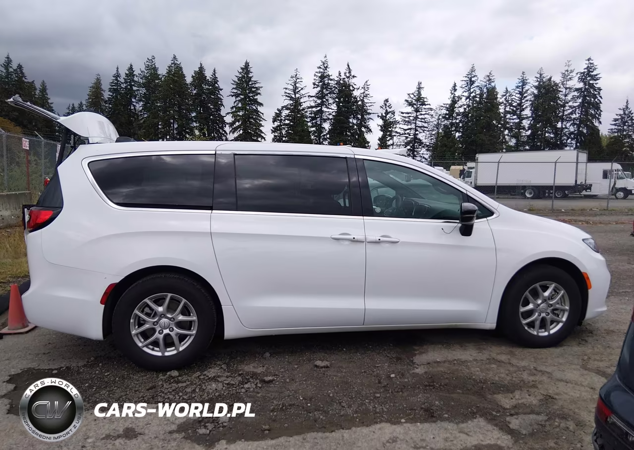 2026 Chrysler Pacifica Select VIN:2C4RC1BG1TR229876 - 13