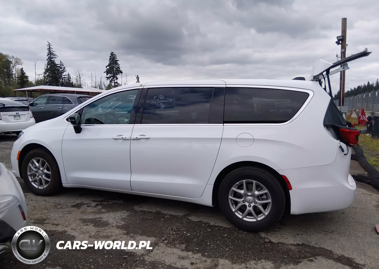 2026 Chrysler Pacifica Select VIN:2C4RC1BG1TR229876 - 14