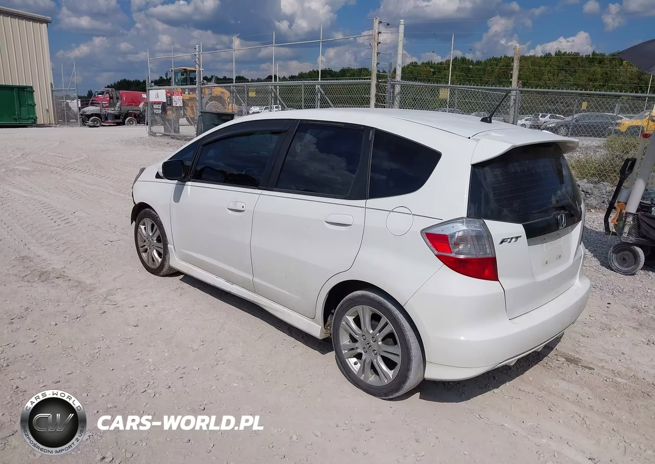 2011 Honda Fit Sport VIN:JHMGE8H59BS000518 - 3