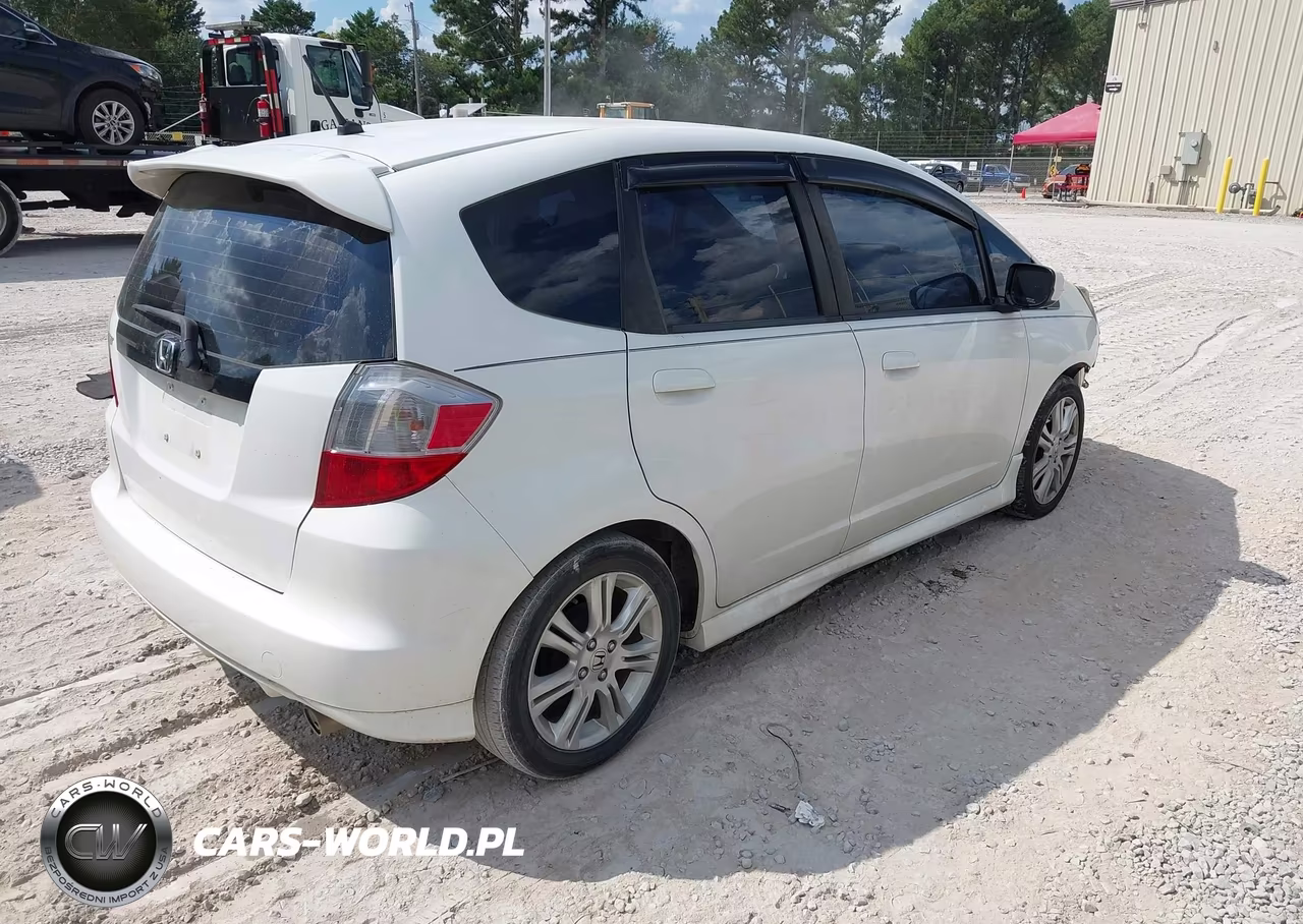 2011 Honda Fit Sport VIN:JHMGE8H59BS000518 - 4