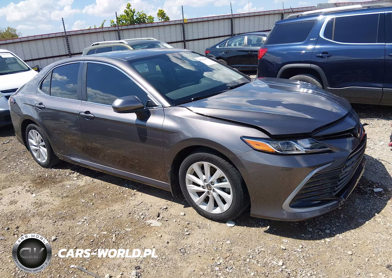 2022 Toyota Camry Le – zdjęcie 1 z 16