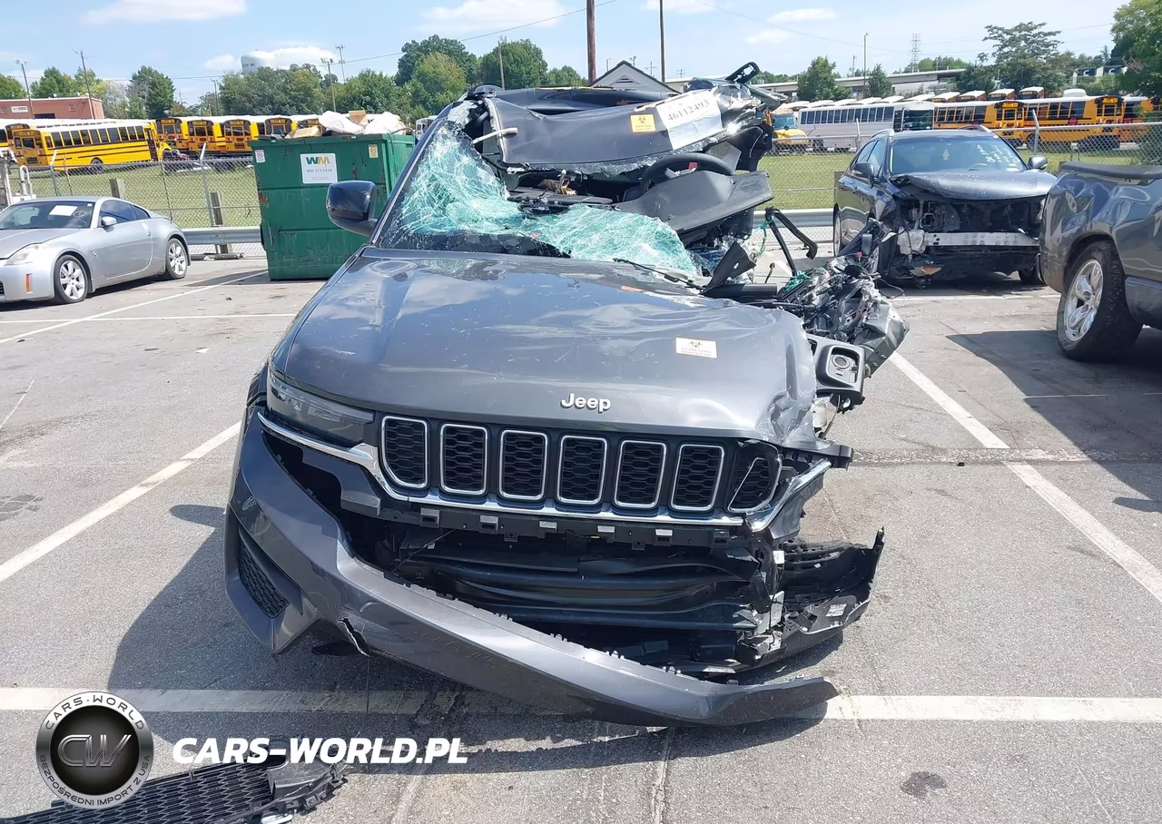 2025 Jeep Grand Cherokee Laredo X 4X4 VIN:1C4RJHAG3SC331963 - 11