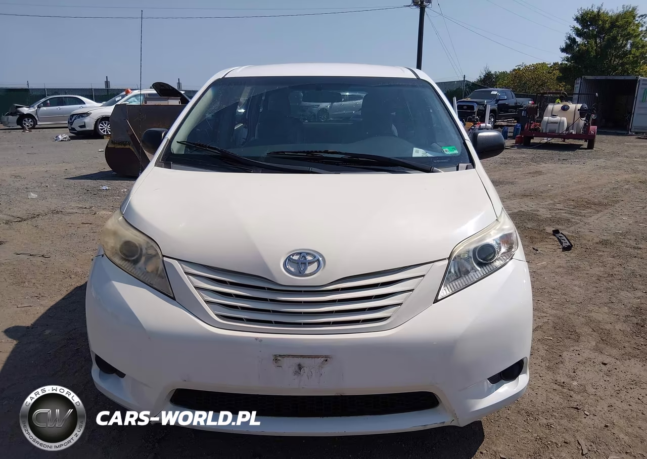 2011 Toyota Sienna VIN:5TDKA3DCXBS004679 - 12