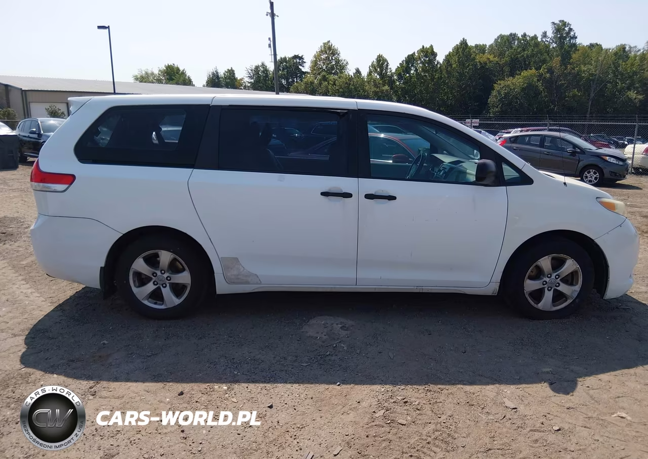 2011 Toyota Sienna VIN:5TDKA3DCXBS004679 - 13