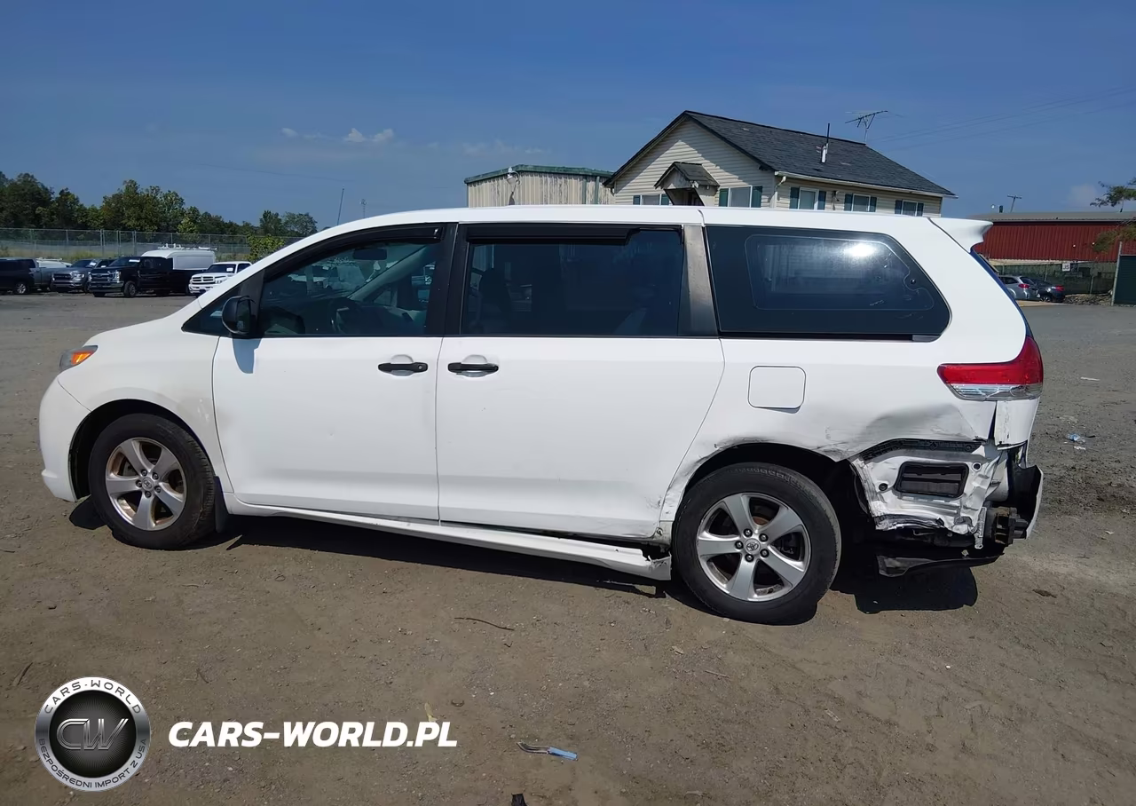 2011 Toyota Sienna VIN:5TDKA3DCXBS004679 - 14