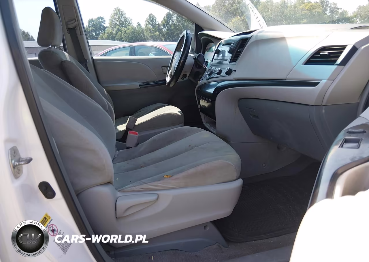 2011 Toyota Sienna VIN:5TDKA3DCXBS004679 - 5