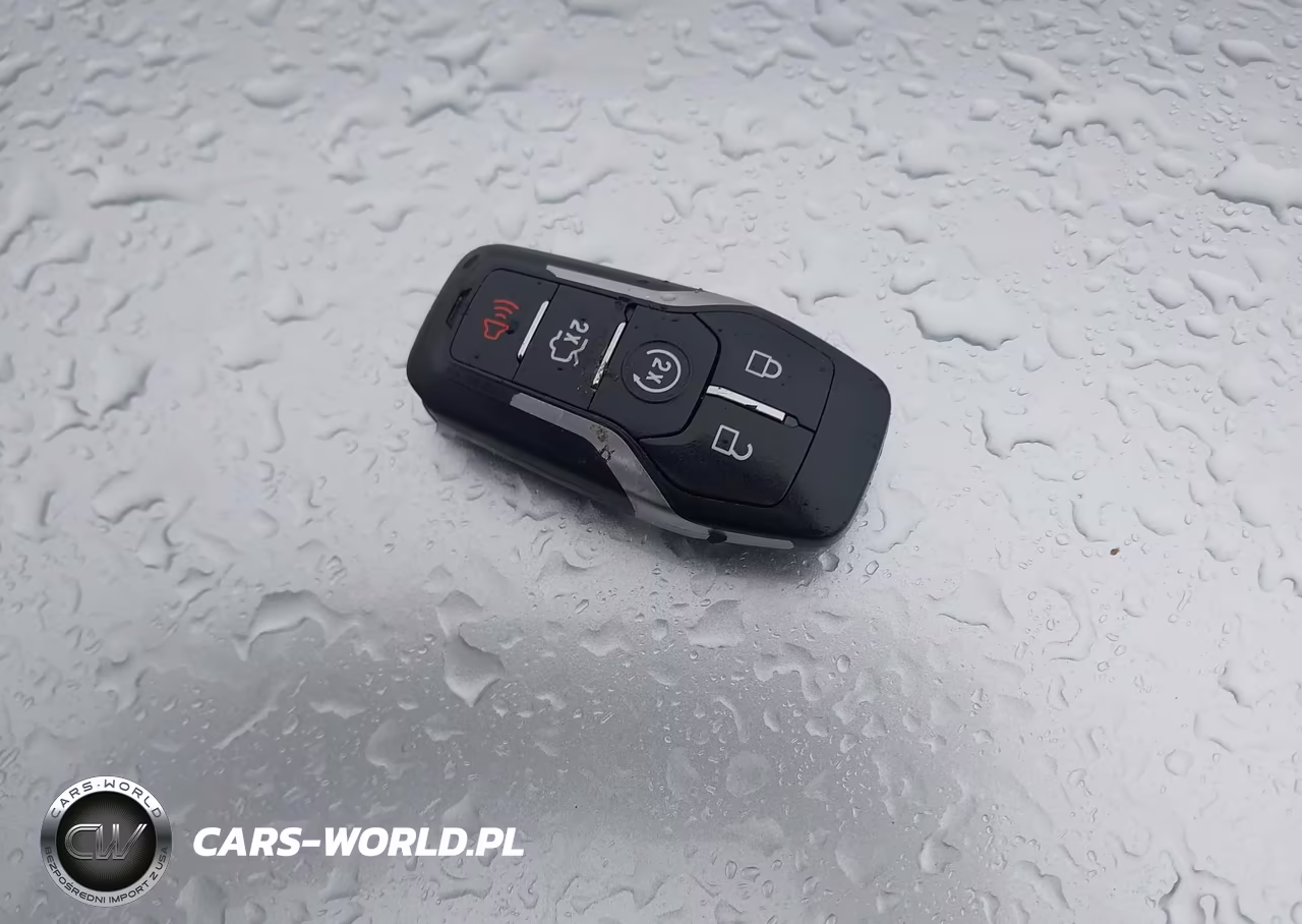 2015 Ford Fusion Energi Titanium VIN:3FA6P0SUXFR201098 - 11