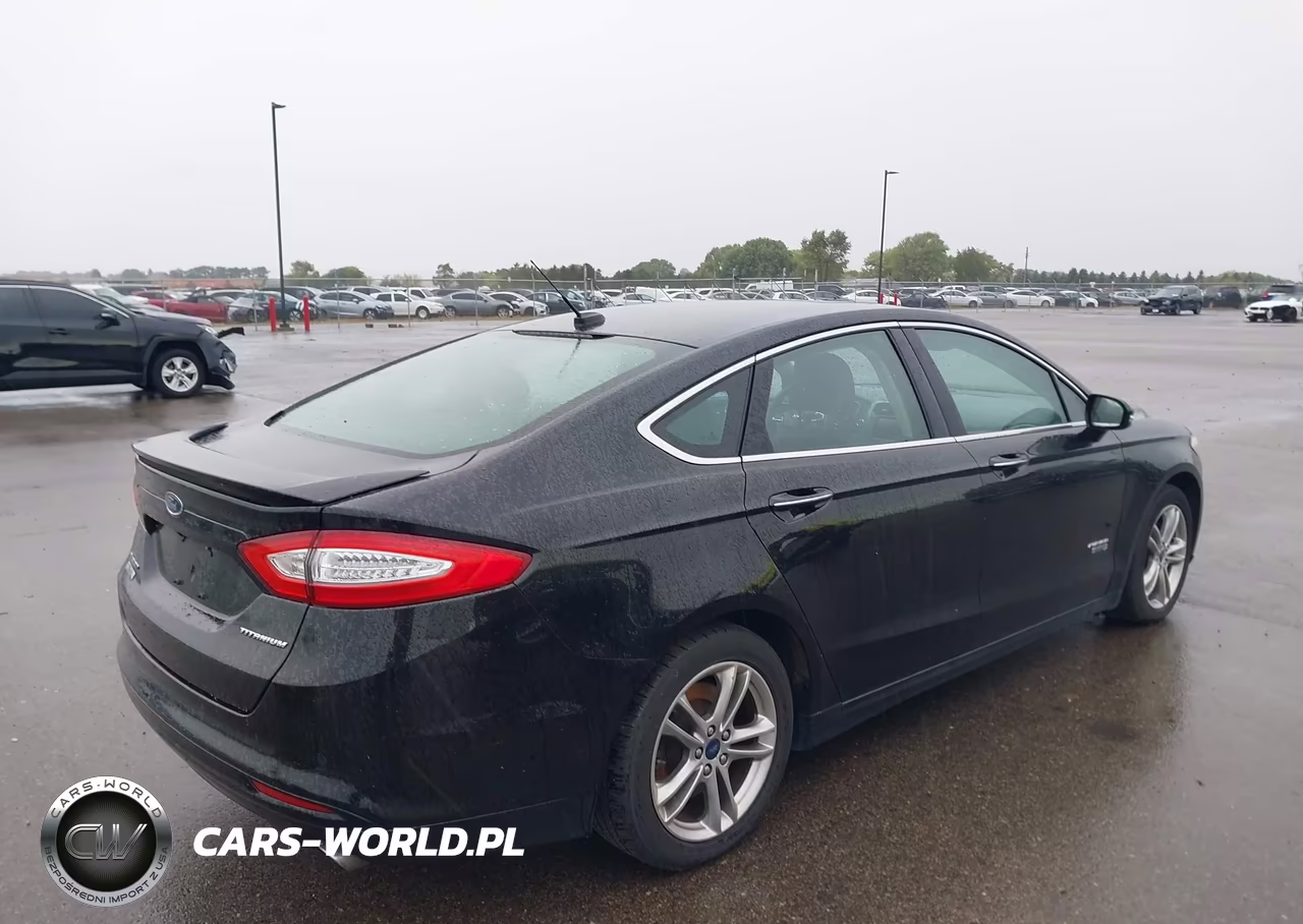 2015 Ford Fusion Energi Titanium VIN:3FA6P0SUXFR201098 - 4