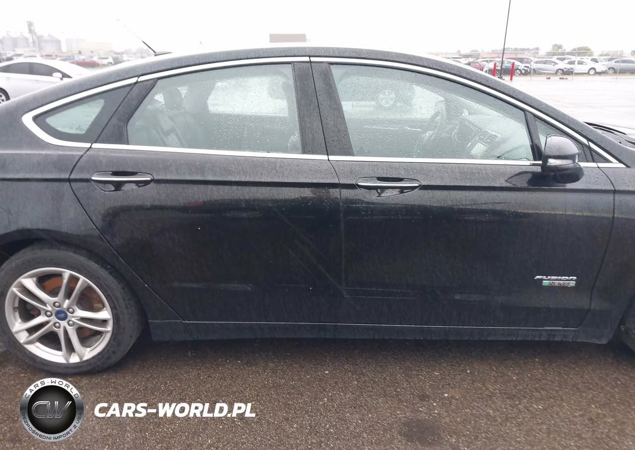 2015 Ford Fusion Energi Titanium VIN:3FA6P0SUXFR201098 - 6