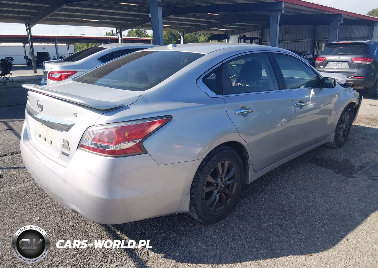 2015 Nissan Altima 2.5 S VIN:1N4AL3AP2FC568191 - 4