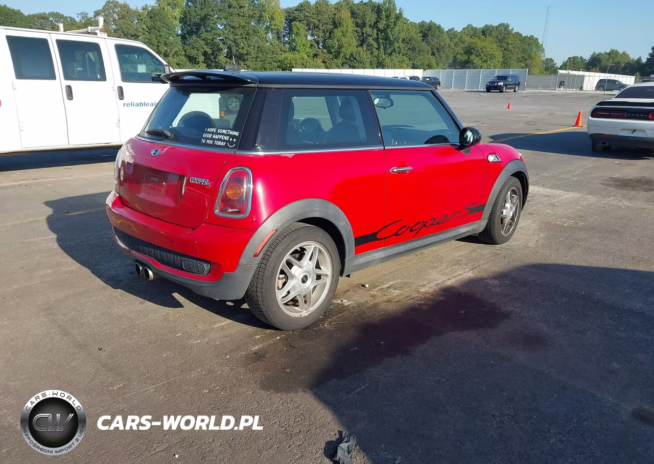 2008 Mini Cooper S VIN:WMWMF73588TV32894 - 4