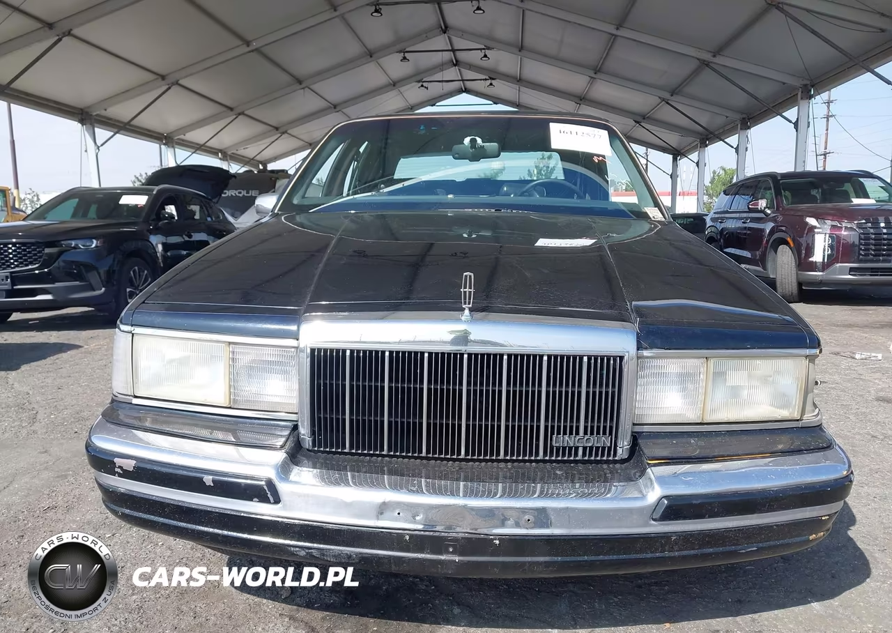 1990 Lincoln Town Car Signature VIN:1LNCM82F9LY796895 - 13