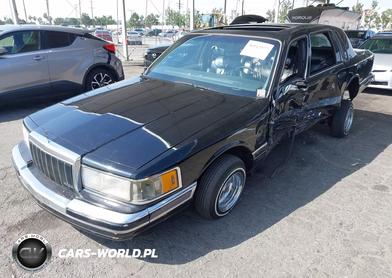 1990 Lincoln Town Car Signature VIN:1LNCM82F9LY796895 - 2