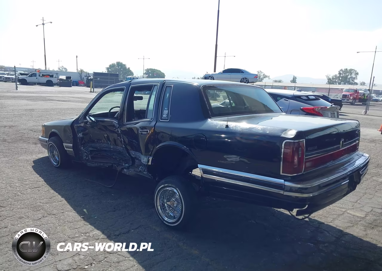 1990 Lincoln Town Car Signature VIN:1LNCM82F9LY796895 - 3