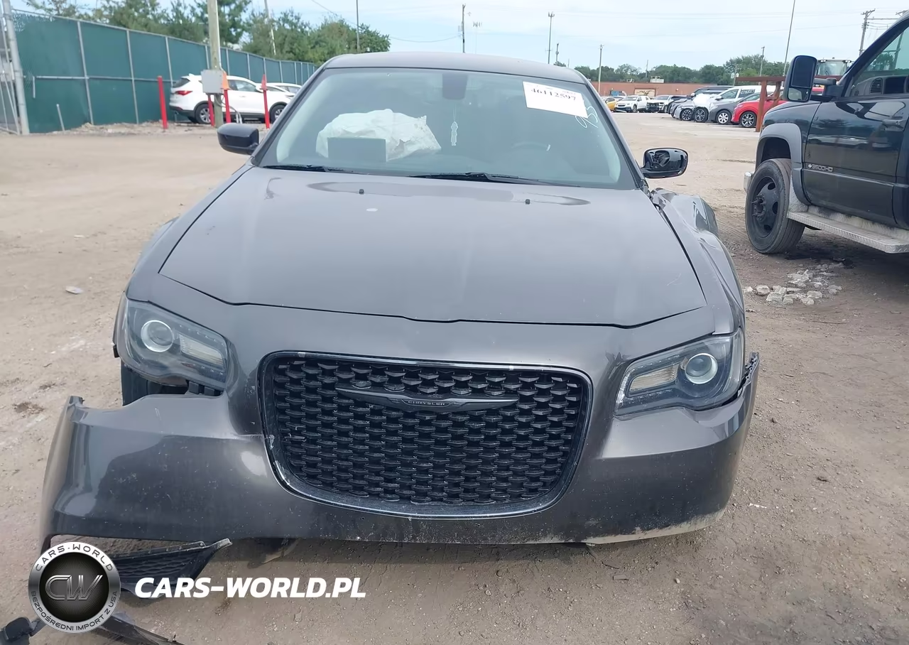 2020 Chrysler 300 Touring VIN:2C3CCAAG4LH175636 - 12
