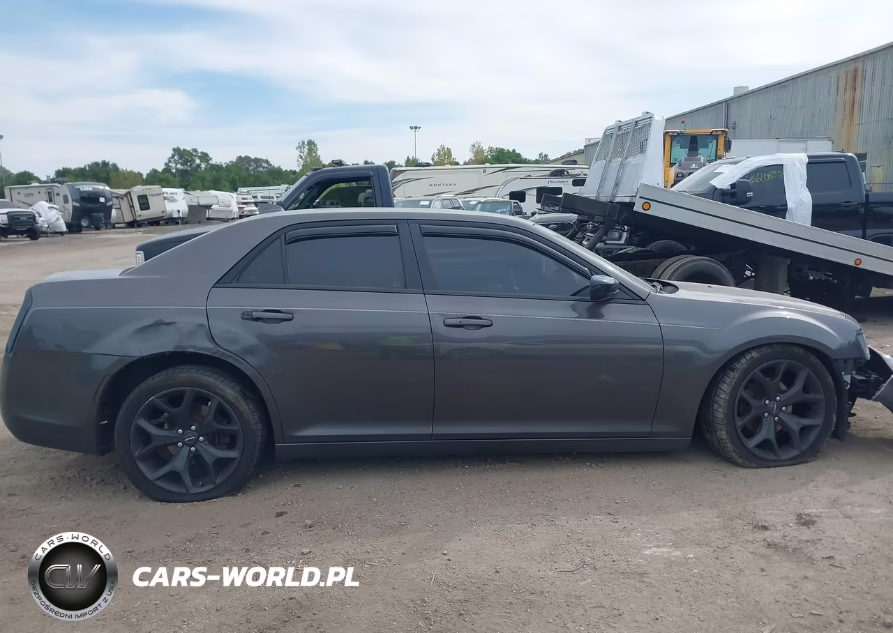 2020 Chrysler 300 Touring VIN:2C3CCAAG4LH175636 - 13