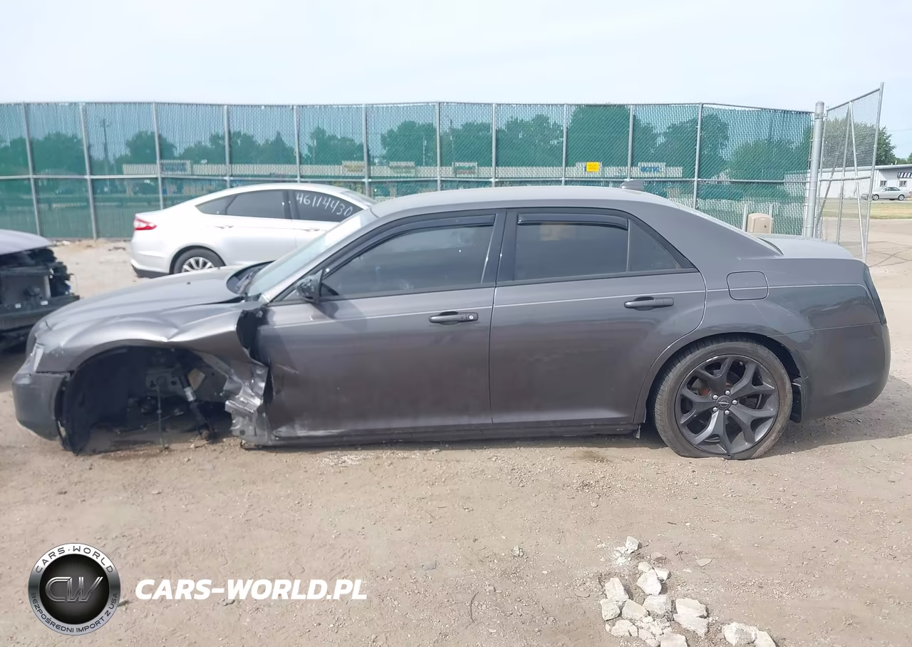 2020 Chrysler 300 Touring VIN:2C3CCAAG4LH175636 - 14