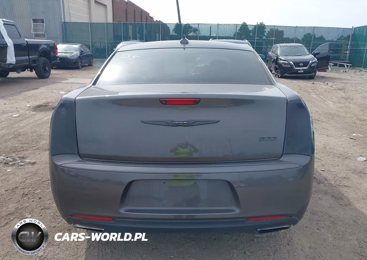 2020 Chrysler 300 Touring VIN:2C3CCAAG4LH175636 - 16