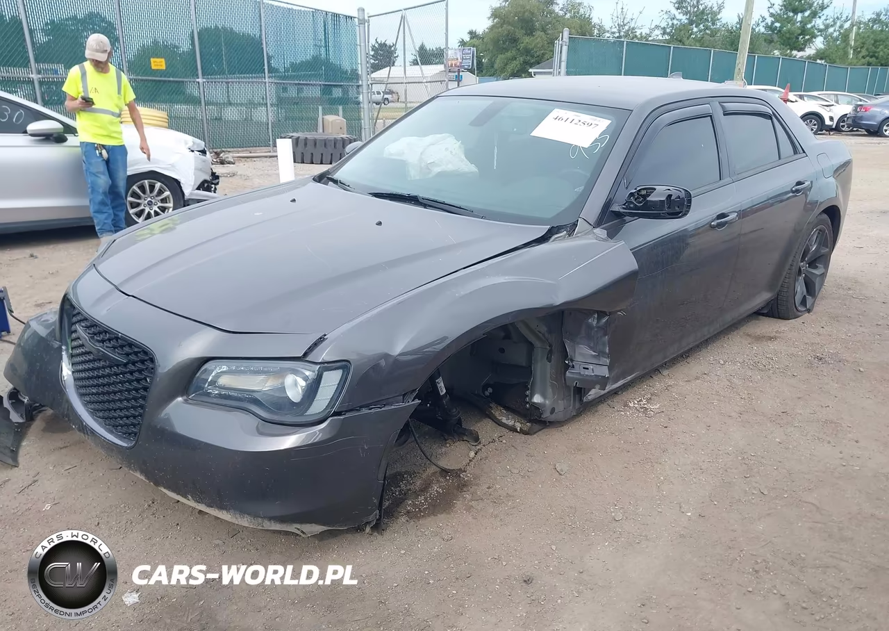 2020 Chrysler 300 Touring VIN:2C3CCAAG4LH175636 - 2