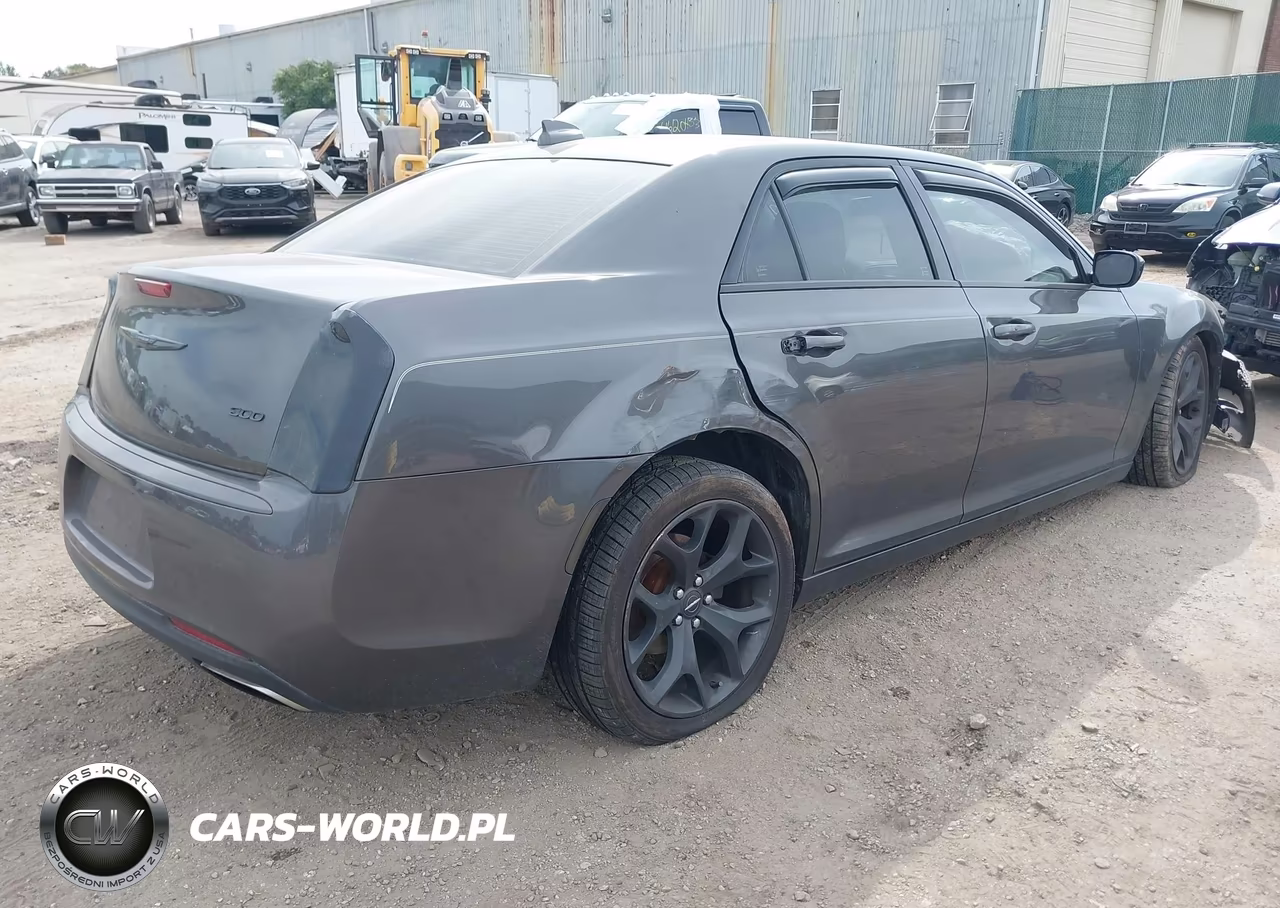 2020 Chrysler 300 Touring VIN:2C3CCAAG4LH175636 - 4