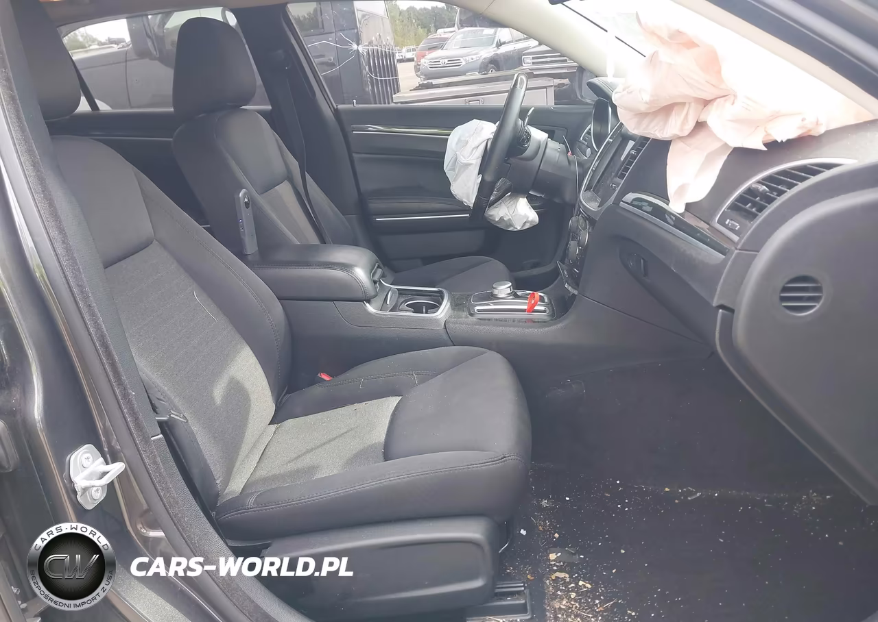 2020 Chrysler 300 Touring VIN:2C3CCAAG4LH175636 - 5