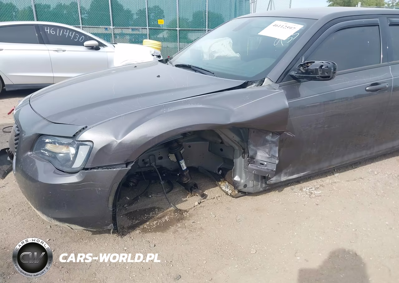 2020 Chrysler 300 Touring VIN:2C3CCAAG4LH175636 - 6