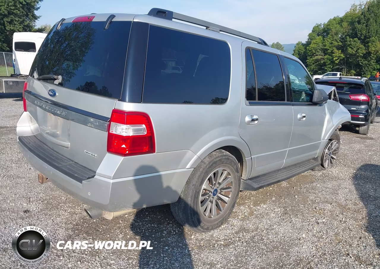 2015 Ford Expedition Xlt VIN:1FMJU1JT2FEF39752 - 4