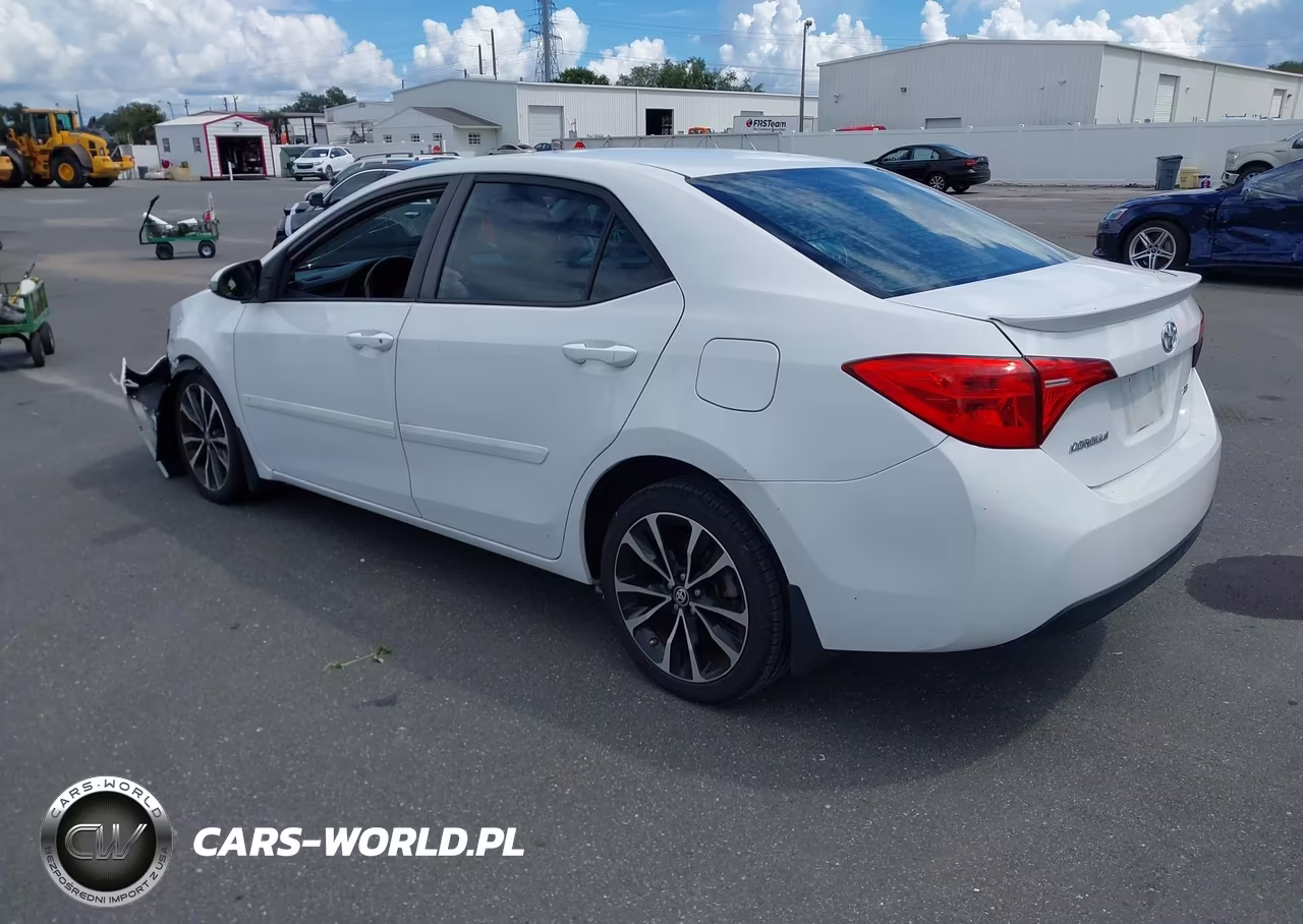 2017 Toyota Corolla Se VIN:5YFBURHE5HP594149 - 3