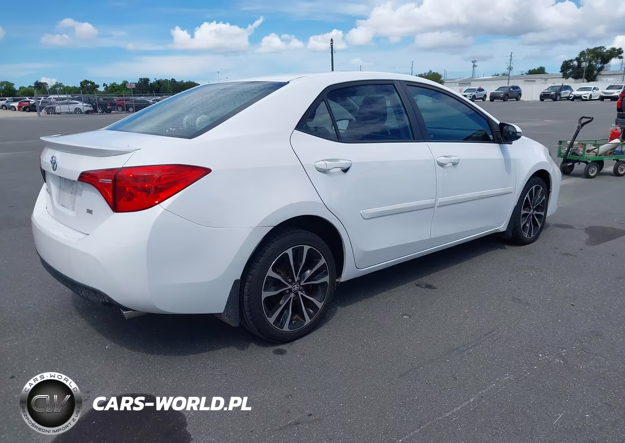 2017 Toyota Corolla Se VIN:5YFBURHE5HP594149 - 4