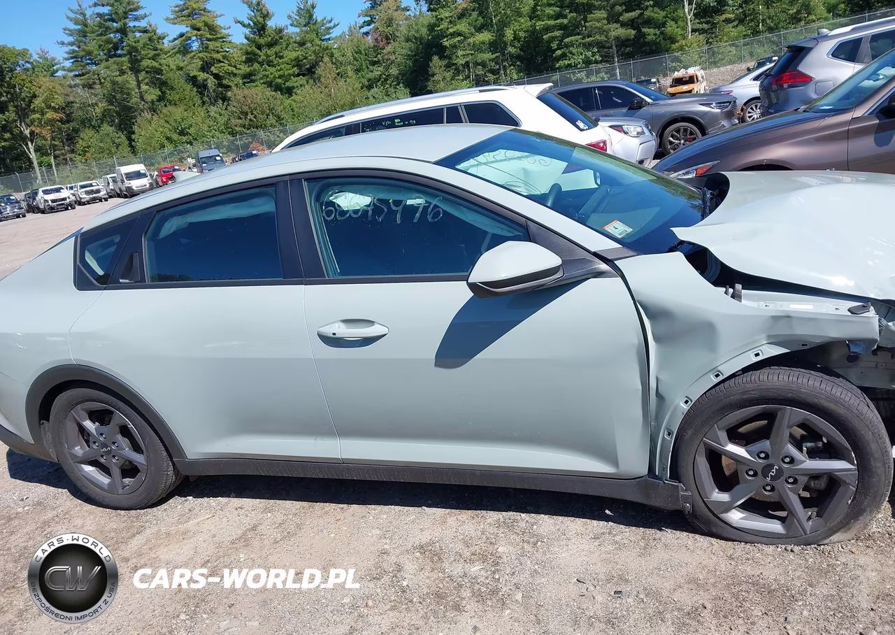 2025 Kia K4 Lxs VIN:3KPFT4DE3SE045541 - 14