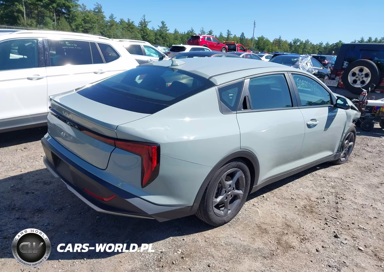 2025 Kia K4 Lxs VIN:3KPFT4DE3SE045541 - 4