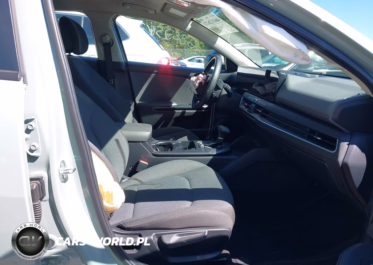 2025 Kia K4 Lxs VIN:3KPFT4DE3SE045541 - 5