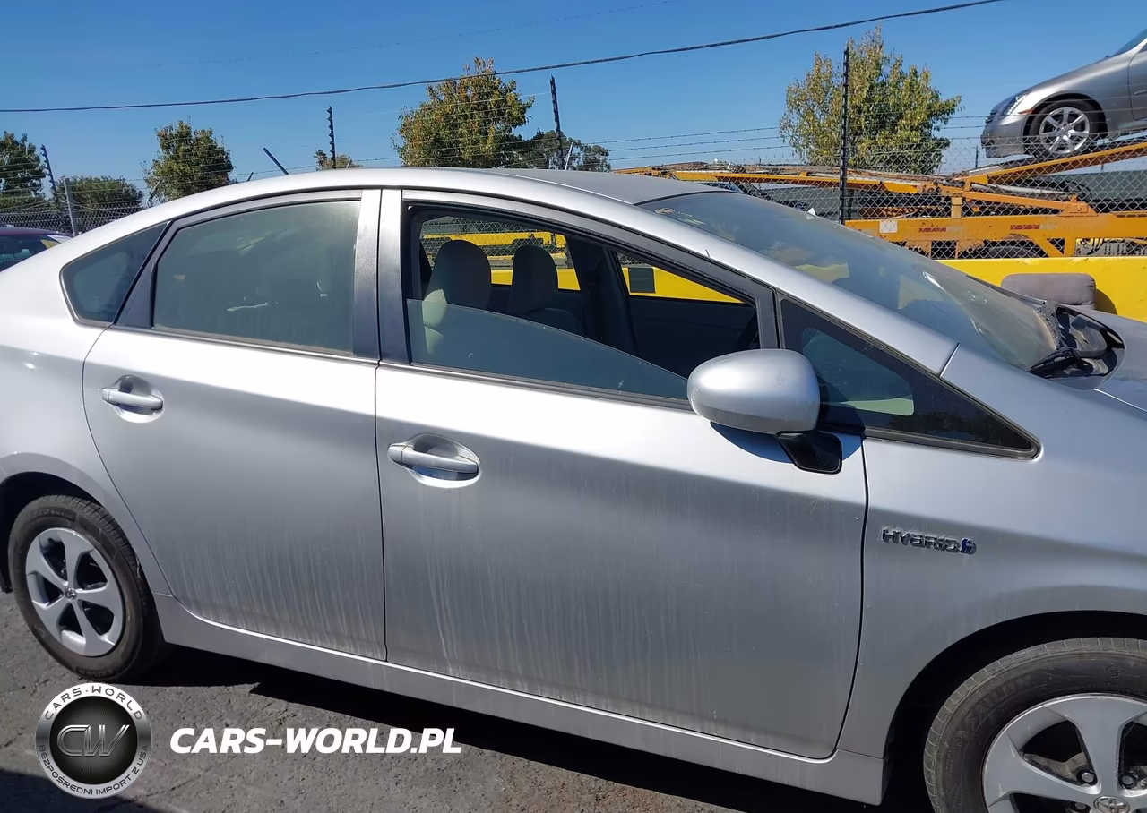 2014 Toyota Prius Two VIN:JTDKN3DU7E1770013 - 13