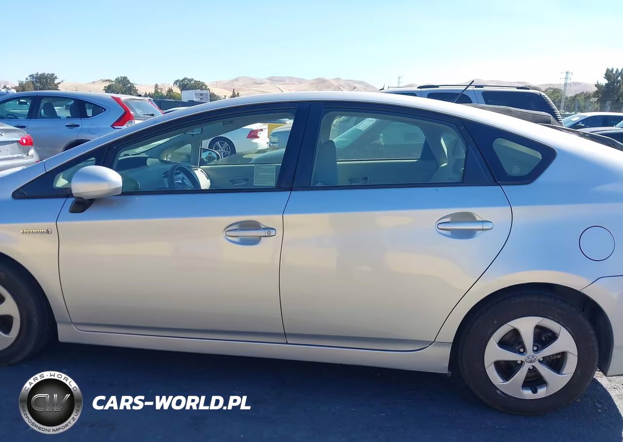 2014 Toyota Prius Two VIN:JTDKN3DU7E1770013 - 14