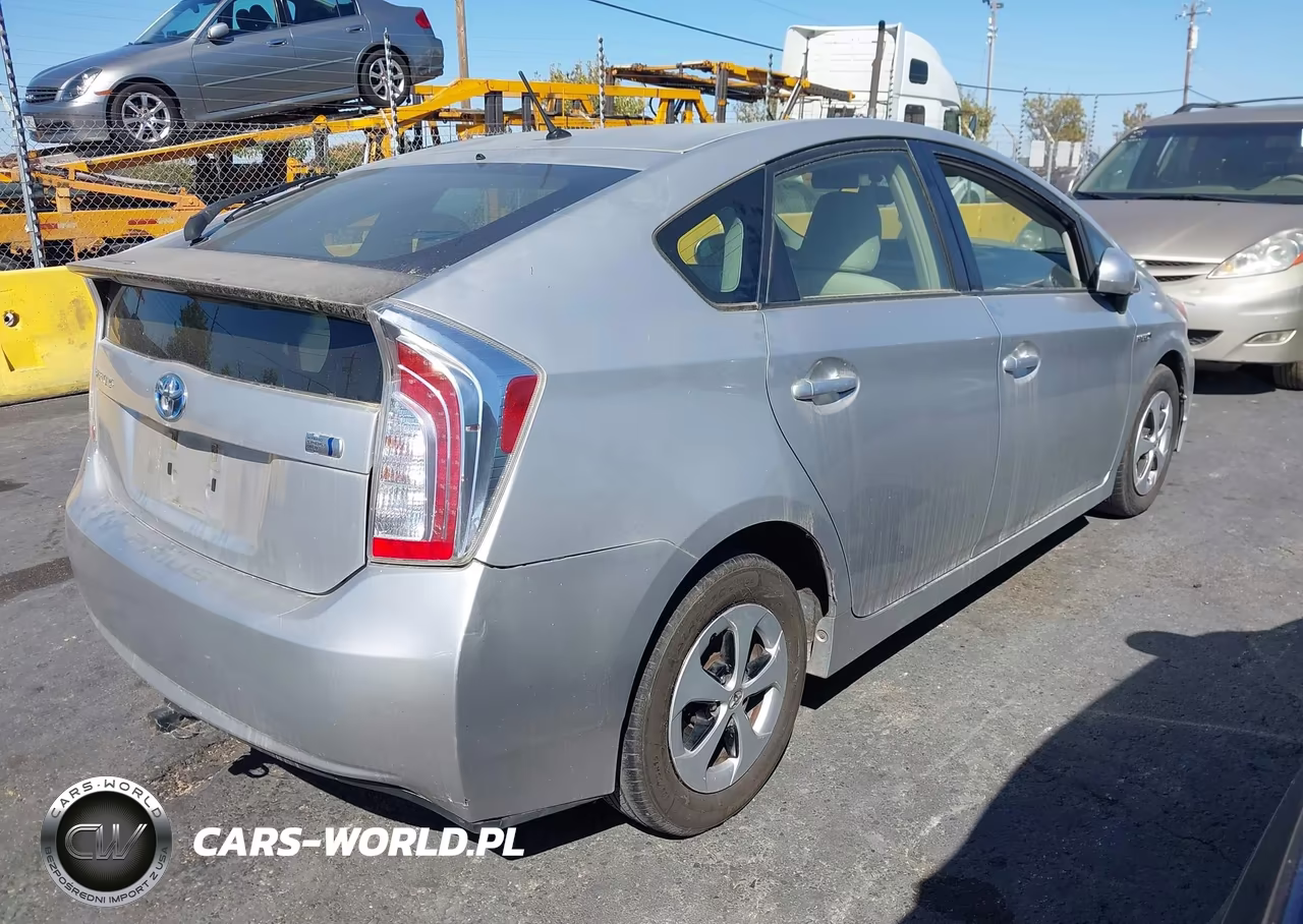 2014 Toyota Prius Two VIN:JTDKN3DU7E1770013 - 4