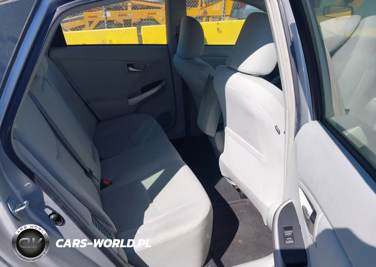 2014 Toyota Prius Two VIN:JTDKN3DU7E1770013 - 8